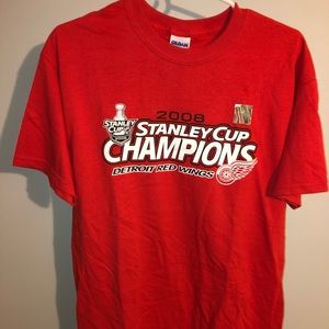 Red wings hockey tee